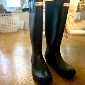 Black knee high Hunter rain boots